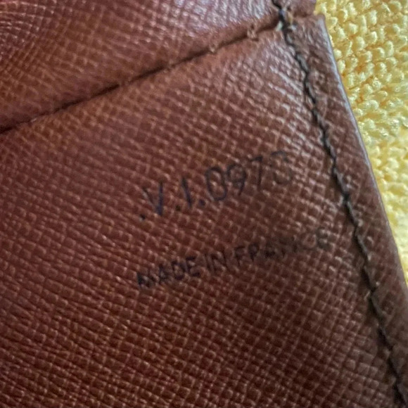 Louis Vuitton Chantilly GM Bag - Picture 15 of 16